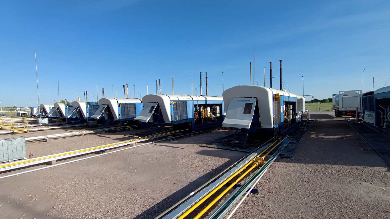 La planta modular en La Mora opera con 9 unidades Cryobox, que licuan 120 toneladas diarias de GNL a partir de gas de flare.